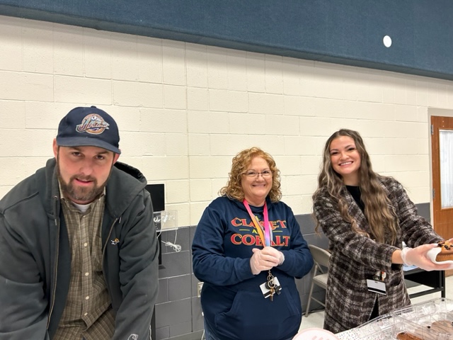 Mrs. Webb, Miss Piper, and Mr. Baldwin passing out muffins for Misses and Muffins