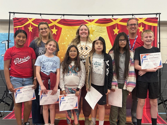 Fourth grade teachers and students posing for the Patriot Power awards for kindness and achievement.